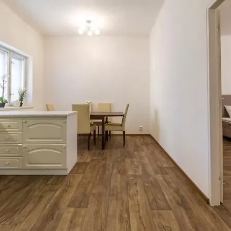 Super With Full Kitchen! *
